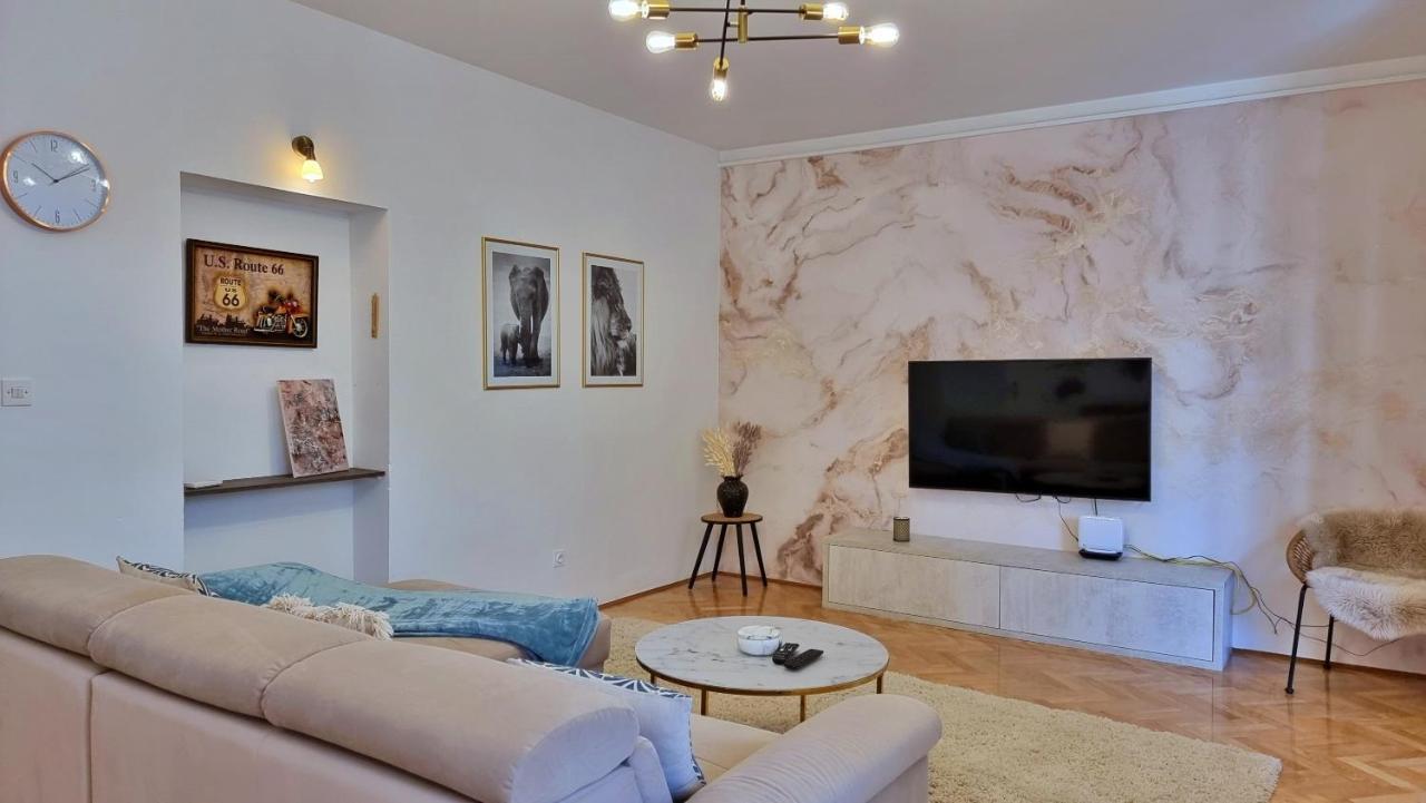 Apartment Hana Омиш Экстерьер фото