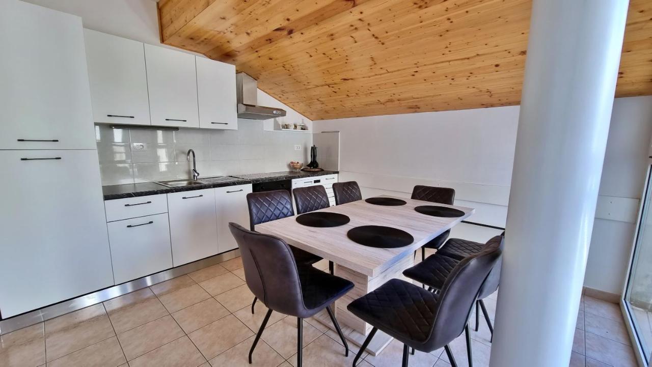 Apartment Hana Омиш Экстерьер фото